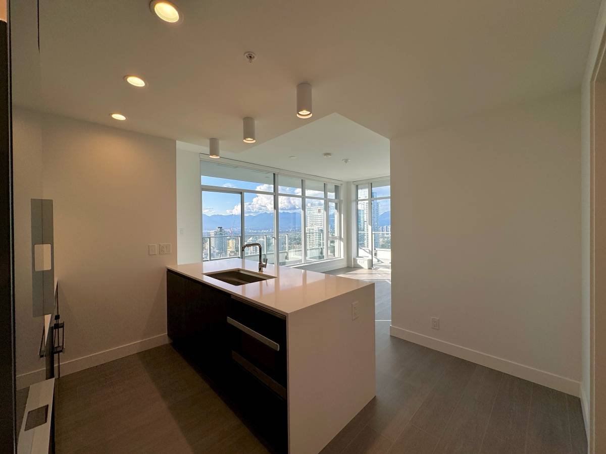 2 Bedroom Apartment for Rent - 6511 Sussex Ave, Burnaby, BC 3