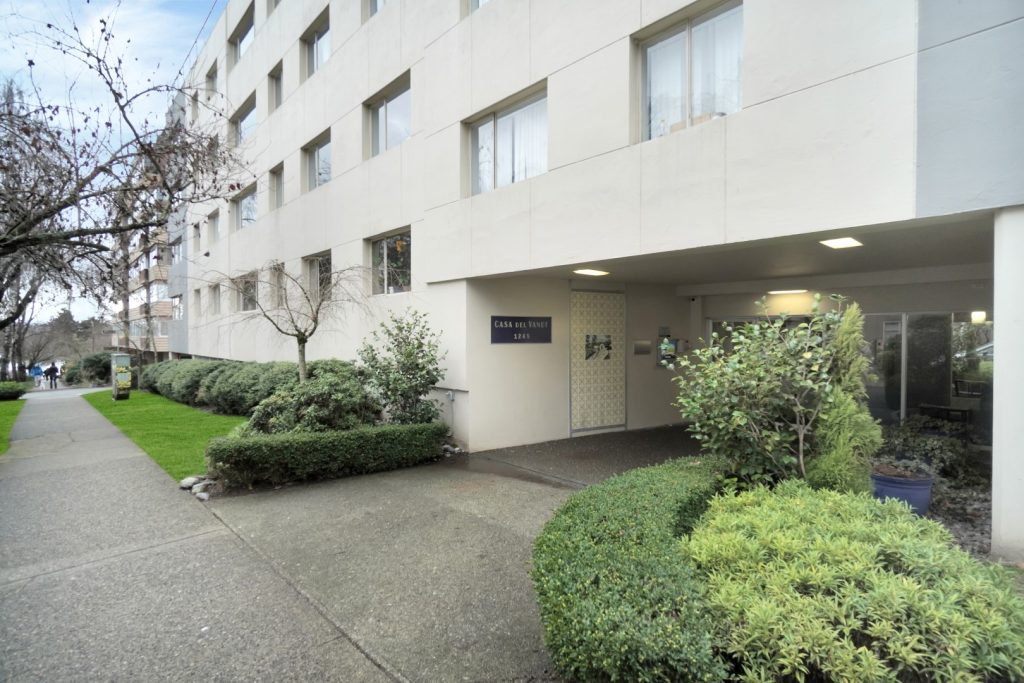 2 Bedroom Apartment for Rent - 1265 Cardero Street, Vancouver, BC 3