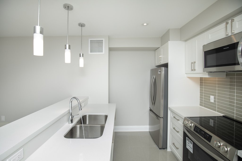 2 Bedroom Apartment for Rent - 806 Kennedy Road Scar, Scarborough, ON 2