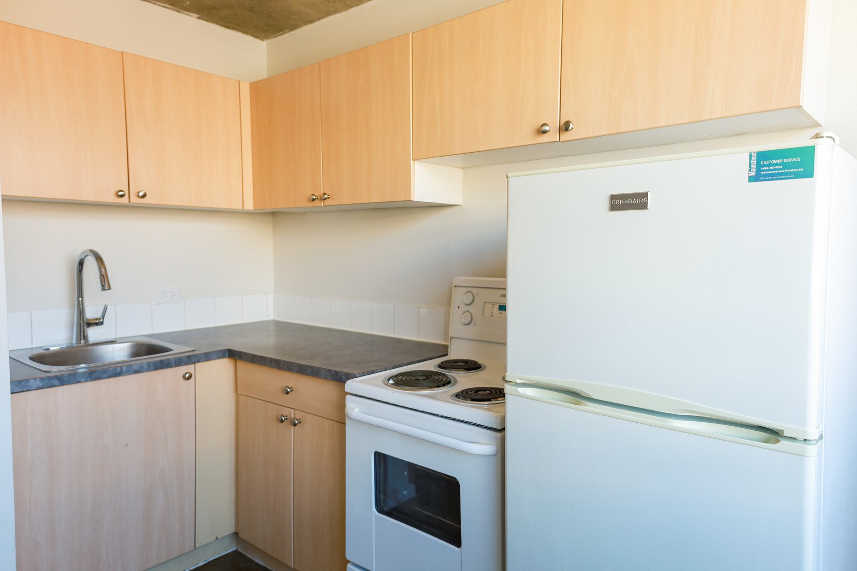 Studio Apartment for Rent - 333 17 Avenue SW, Calgary, AB 3