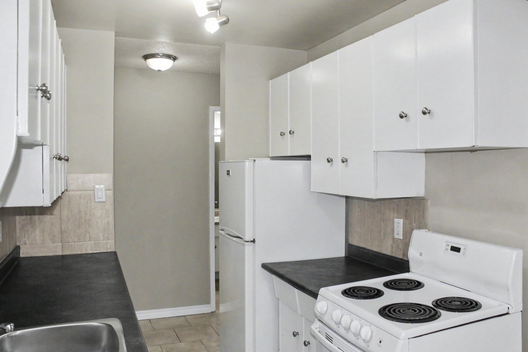Studio Apartment for Rent - 15216 100 Avenue NW, Edmonton, AB 4