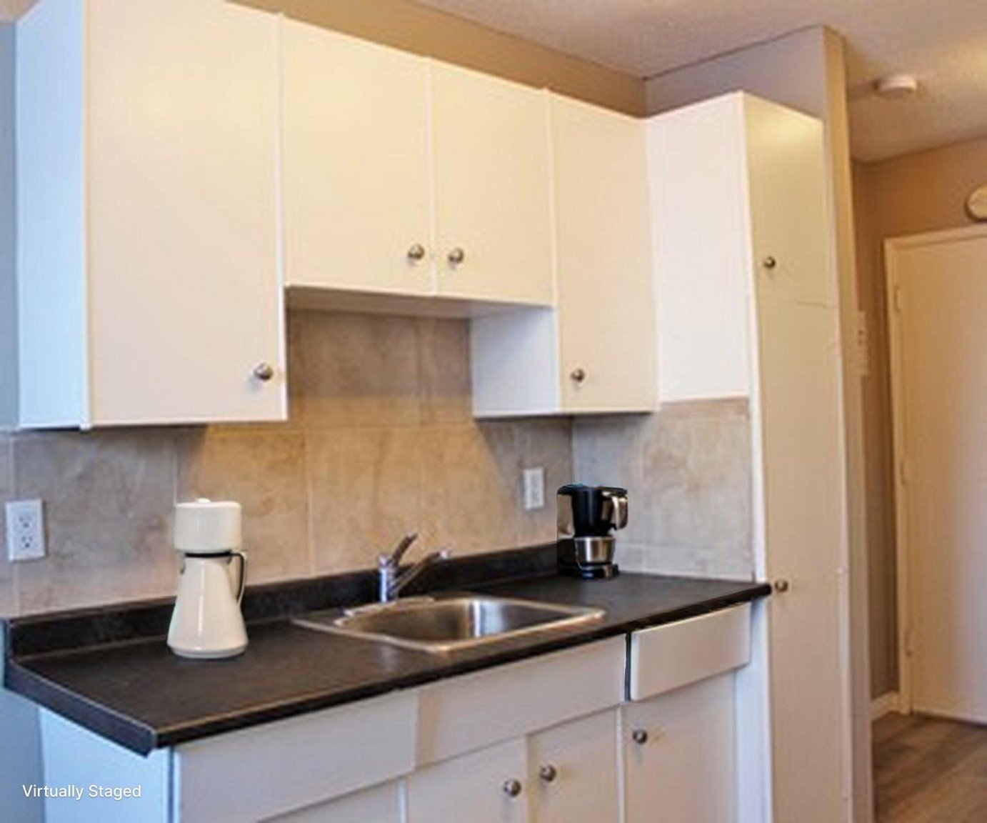 Studio Apartment for Rent - 10720 111 Street NW, Edmonton, AB 4