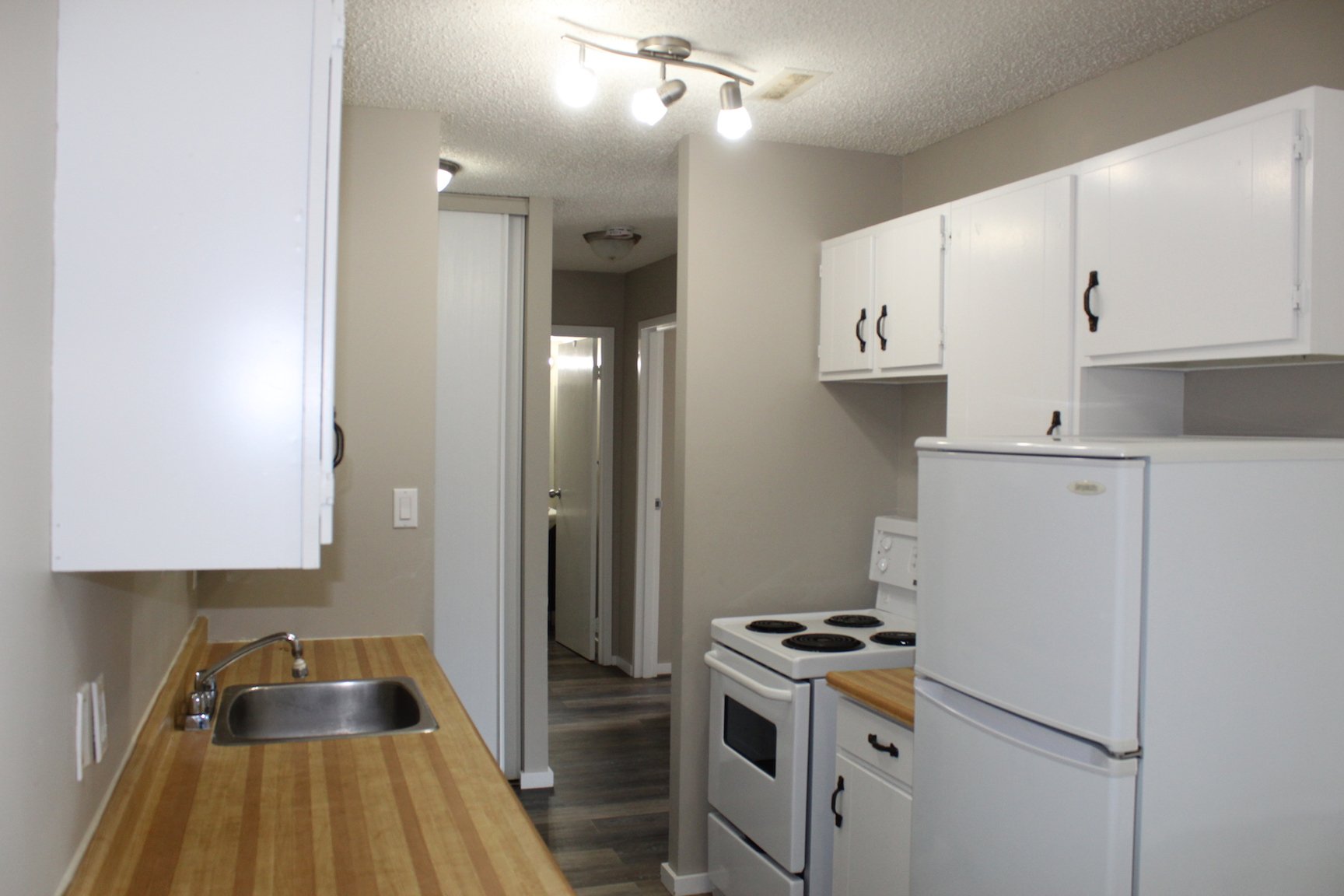 2 Bedroom Apartment for Rent - 262 &amp; 266 Pinehouse Place, Saskatoon, SK 5