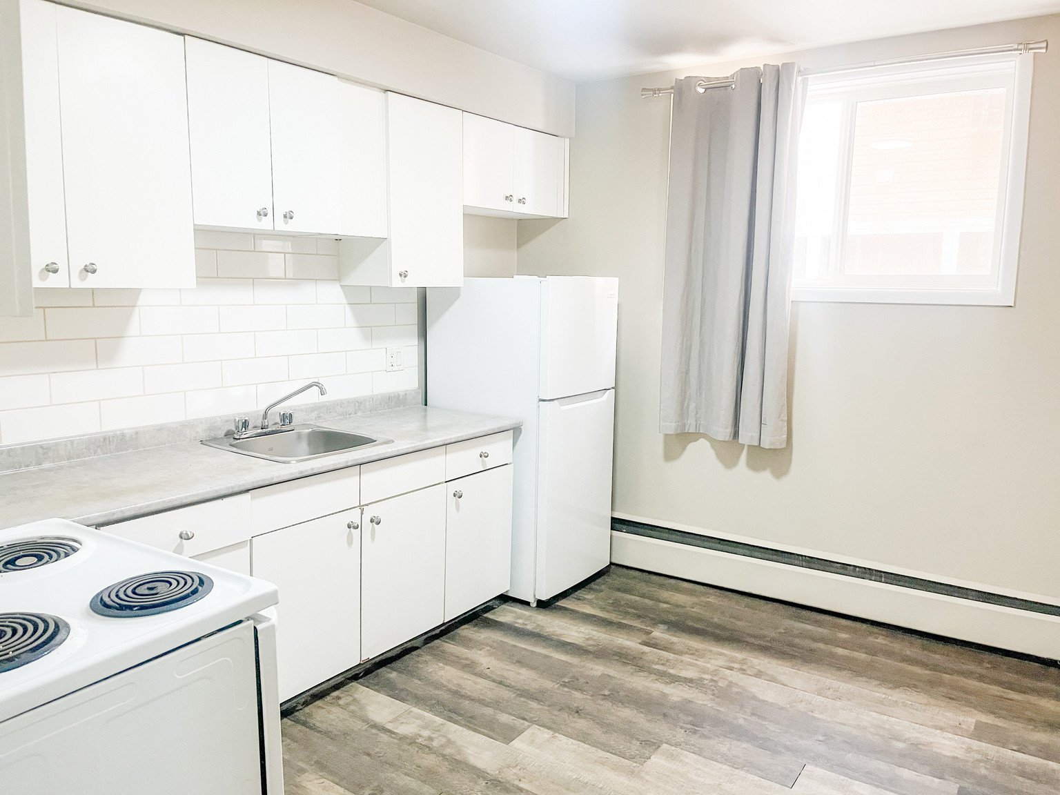 Studio Apartment for Rent - 2821 Parliament Avenue, Regina, SK 4