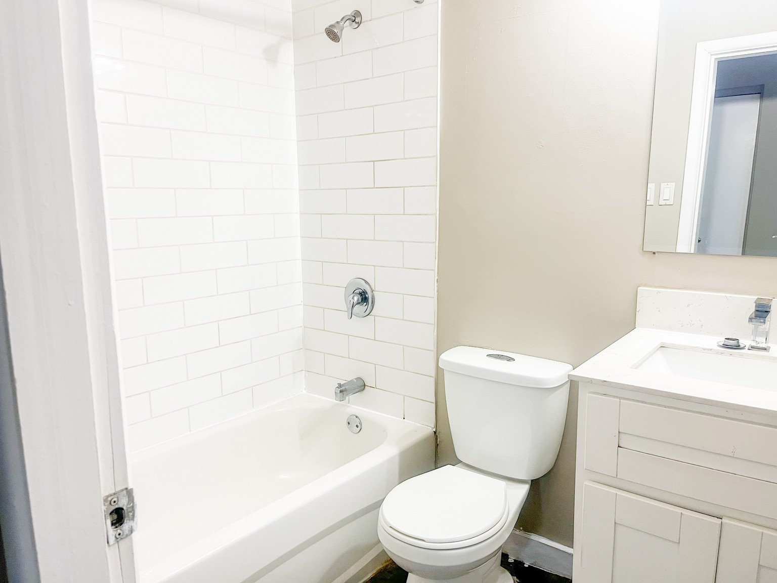Studio Apartment for Rent - 2924 Parliament Avenue, Regina, SK 5