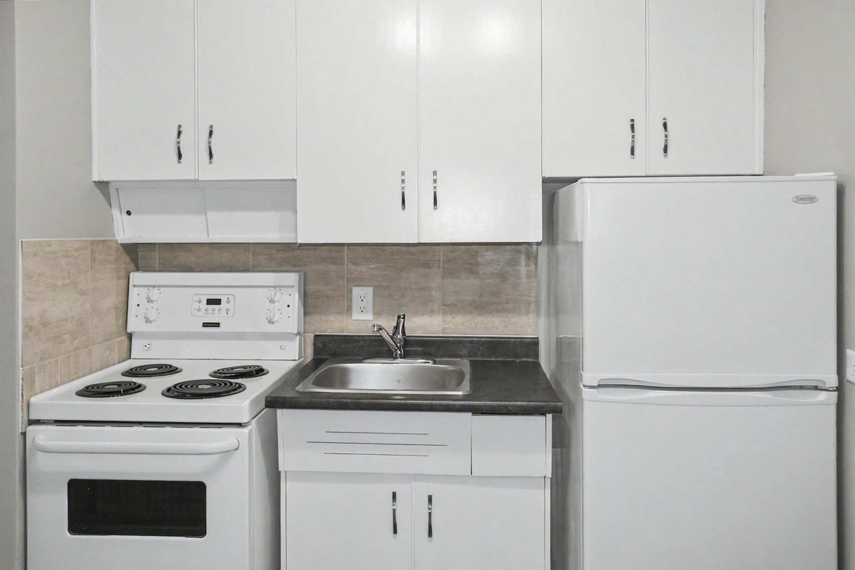 Studio Apartment for Rent - 10735 107 Street NW, Edmonton, AB 4