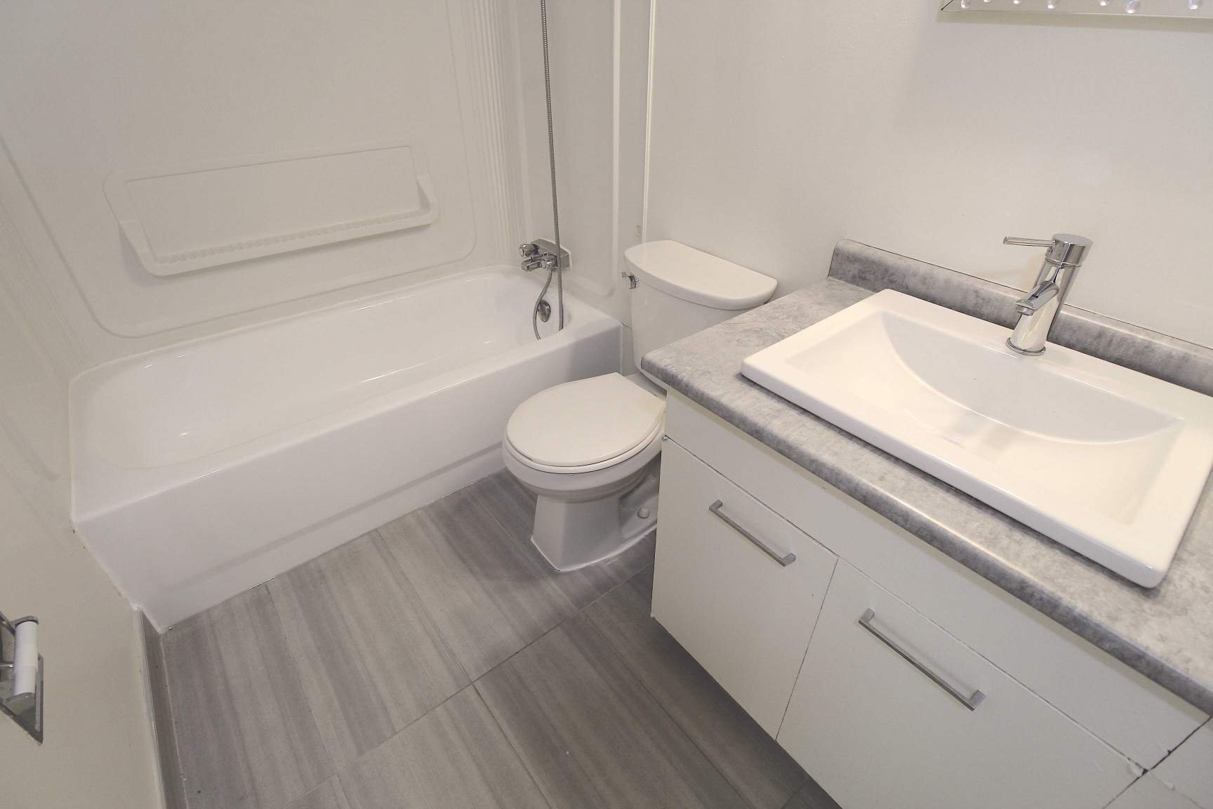 2 Bedroom Apartment for Rent - 3525 Avonhurst Drive, Regina, SK 3