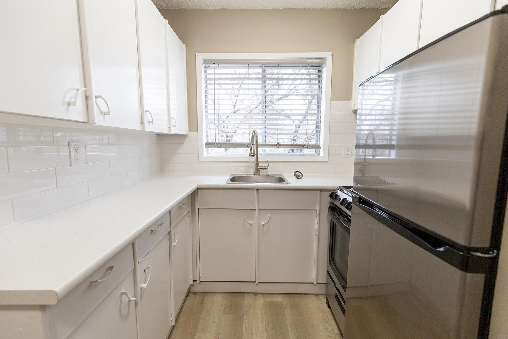 Studio Apartment for Rent - 111 24th Ave SW, Calgary, AB 3