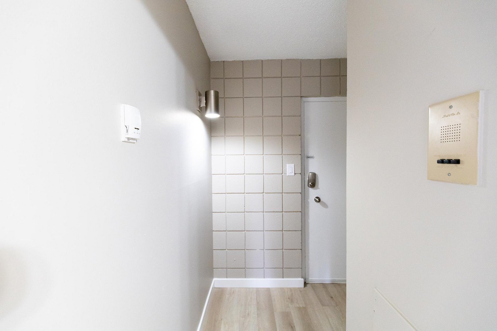 Studio Apartment for Rent - 111 24th Ave SW, Calgary, AB 5