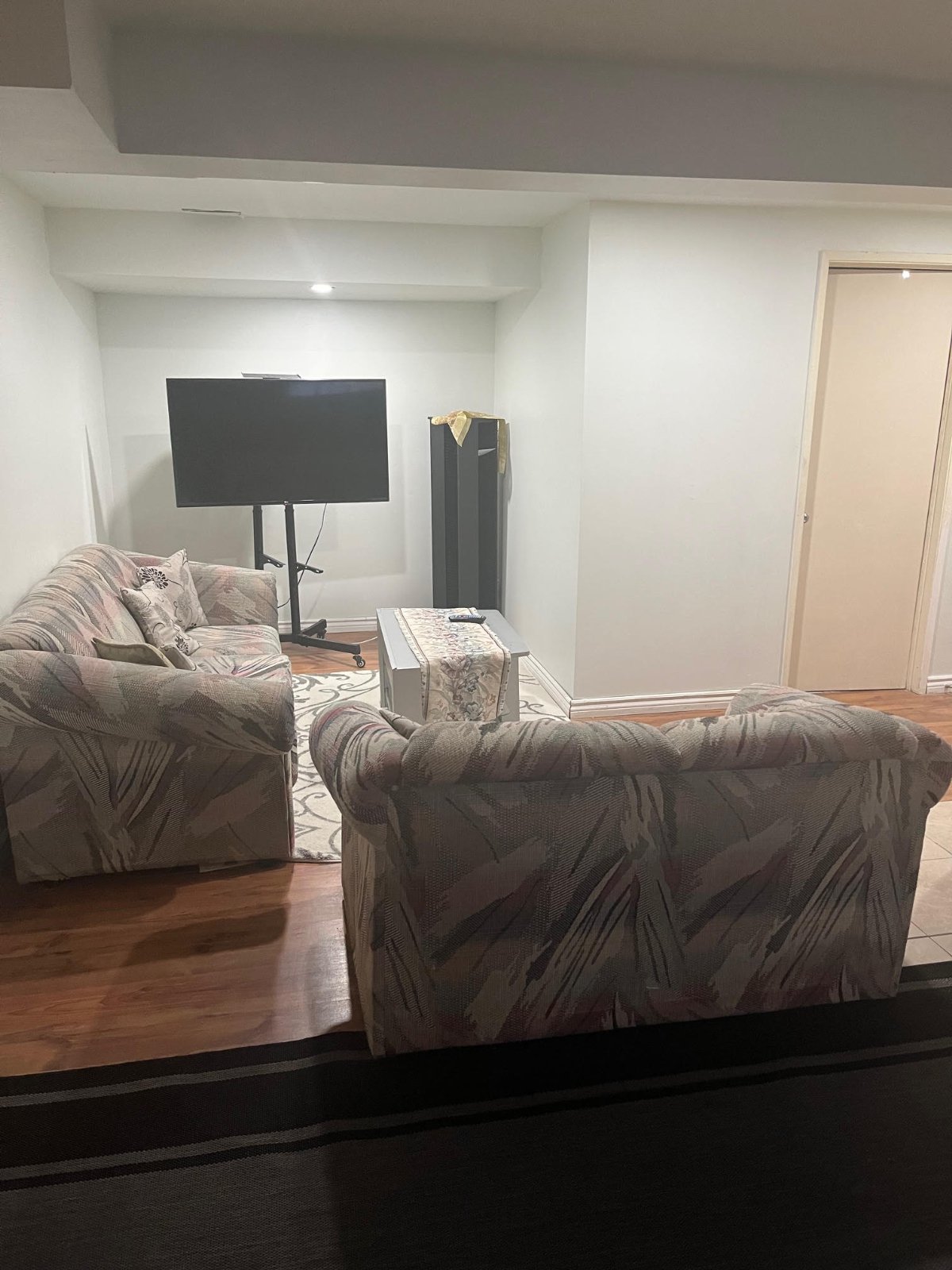 2 Bedroom Private Suite for Rent - Hunterhaven Rd NW, Calgary, AB 3
