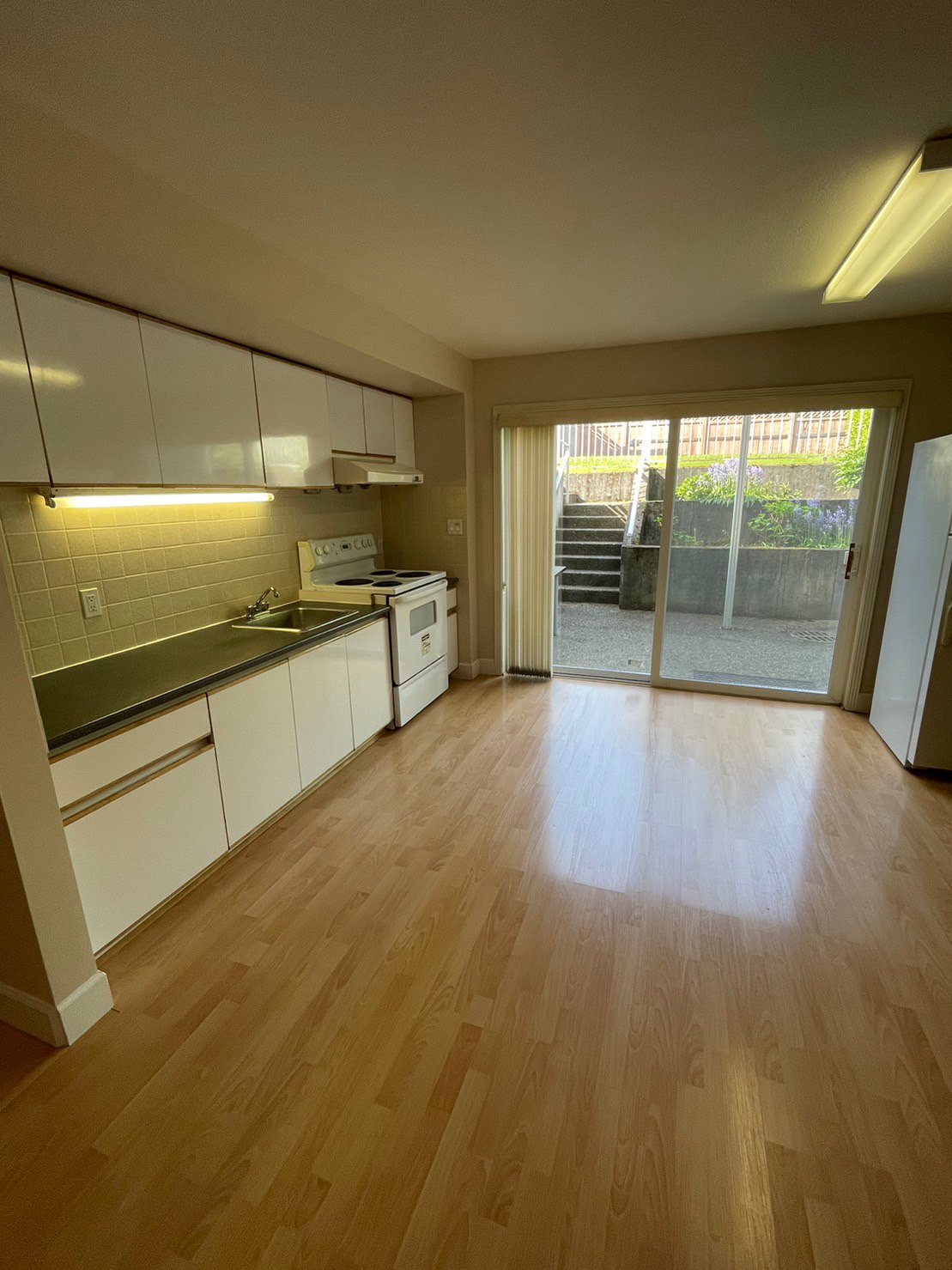 2 Bedroom Private Suite for Rent - 1083 W 58th Ave, Vancouver, BC 3