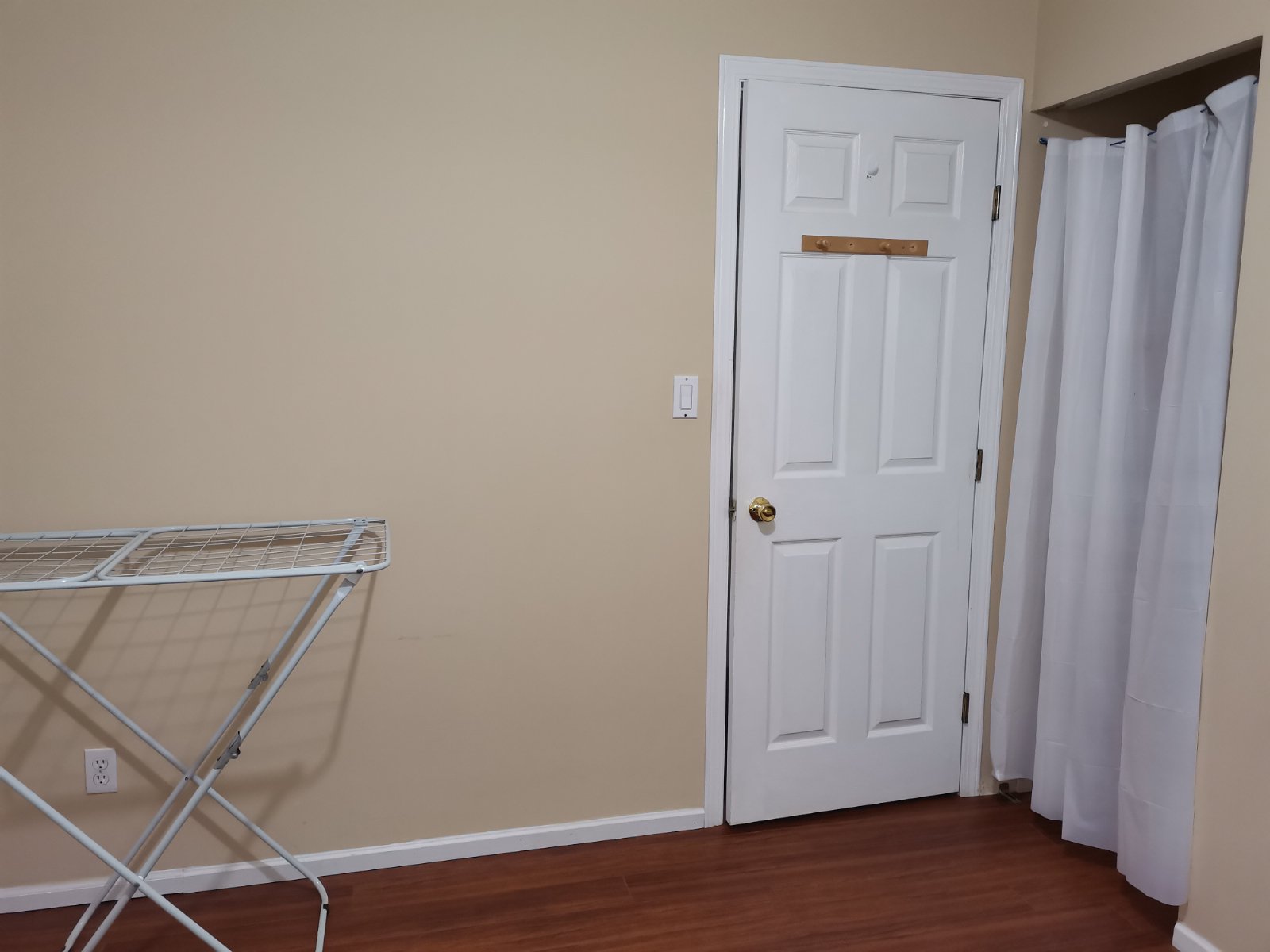 Room in House for Rent - E Georgia St, Vancouver, BC 3