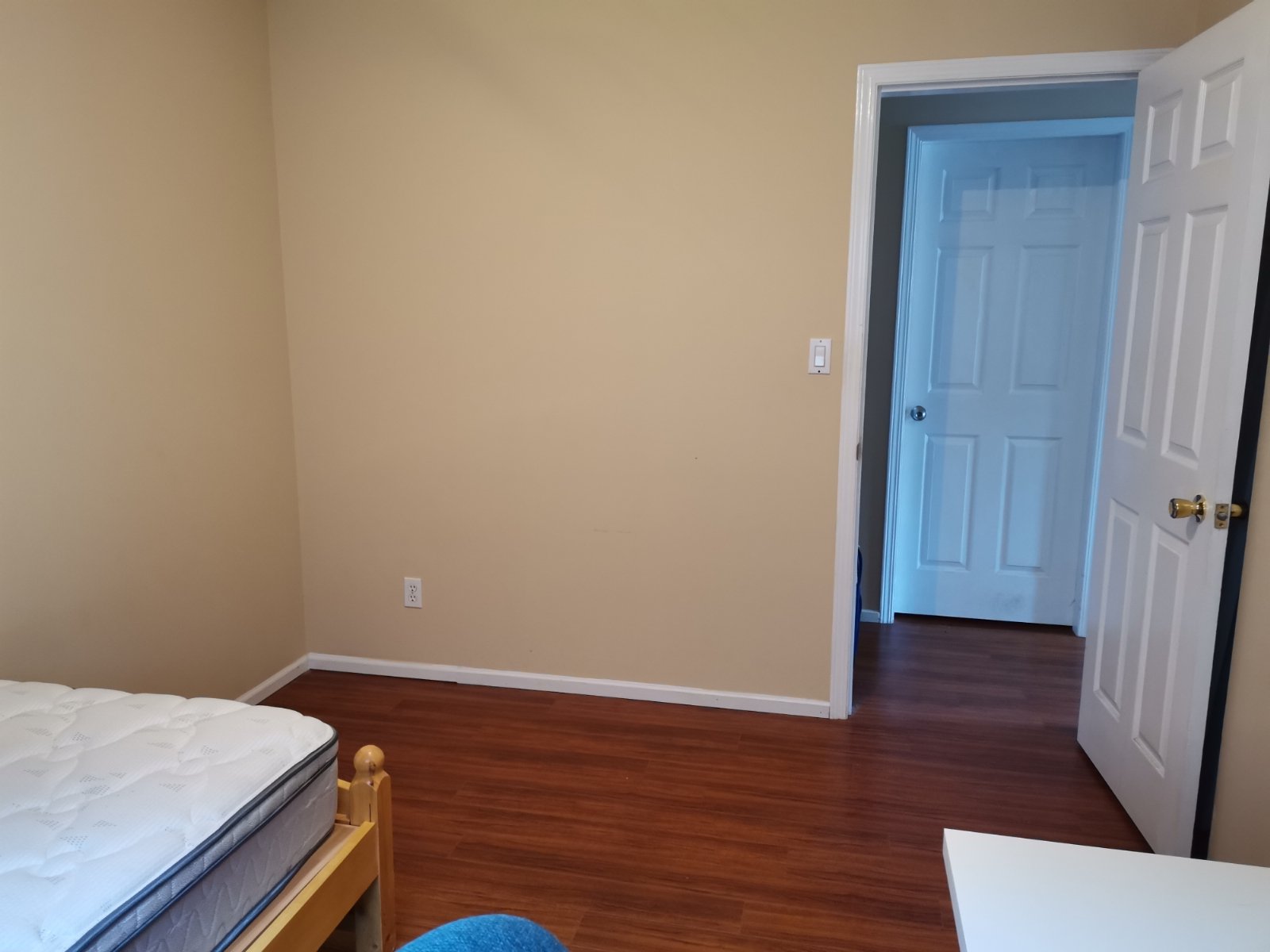 Room in House for Rent - E Georgia St, Vancouver, BC 4