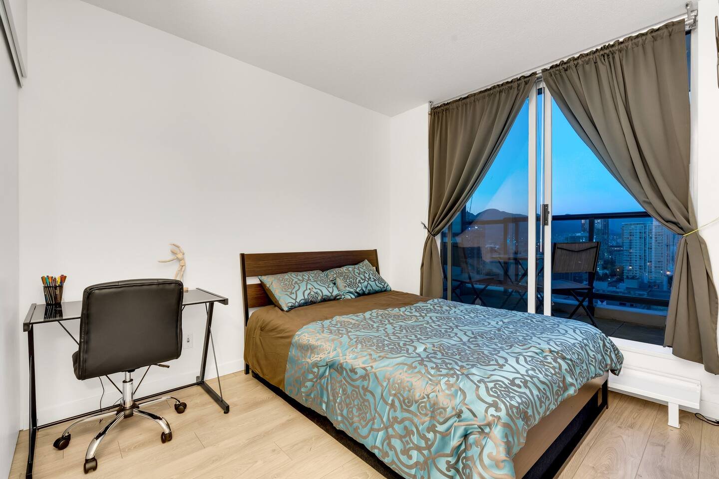 2 Bedroom Apartment for Rent - 939 Expo Blvd, Vancouver, BC 3