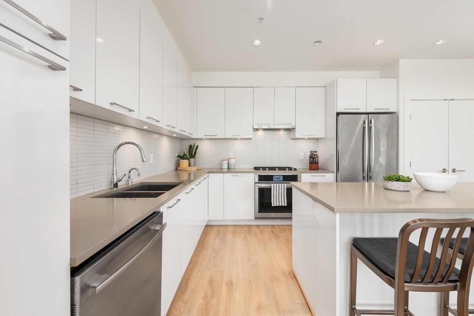 2 Bedroom Apartment for Rent - 3488 Sawmill Cres, Vancouver, BC 2