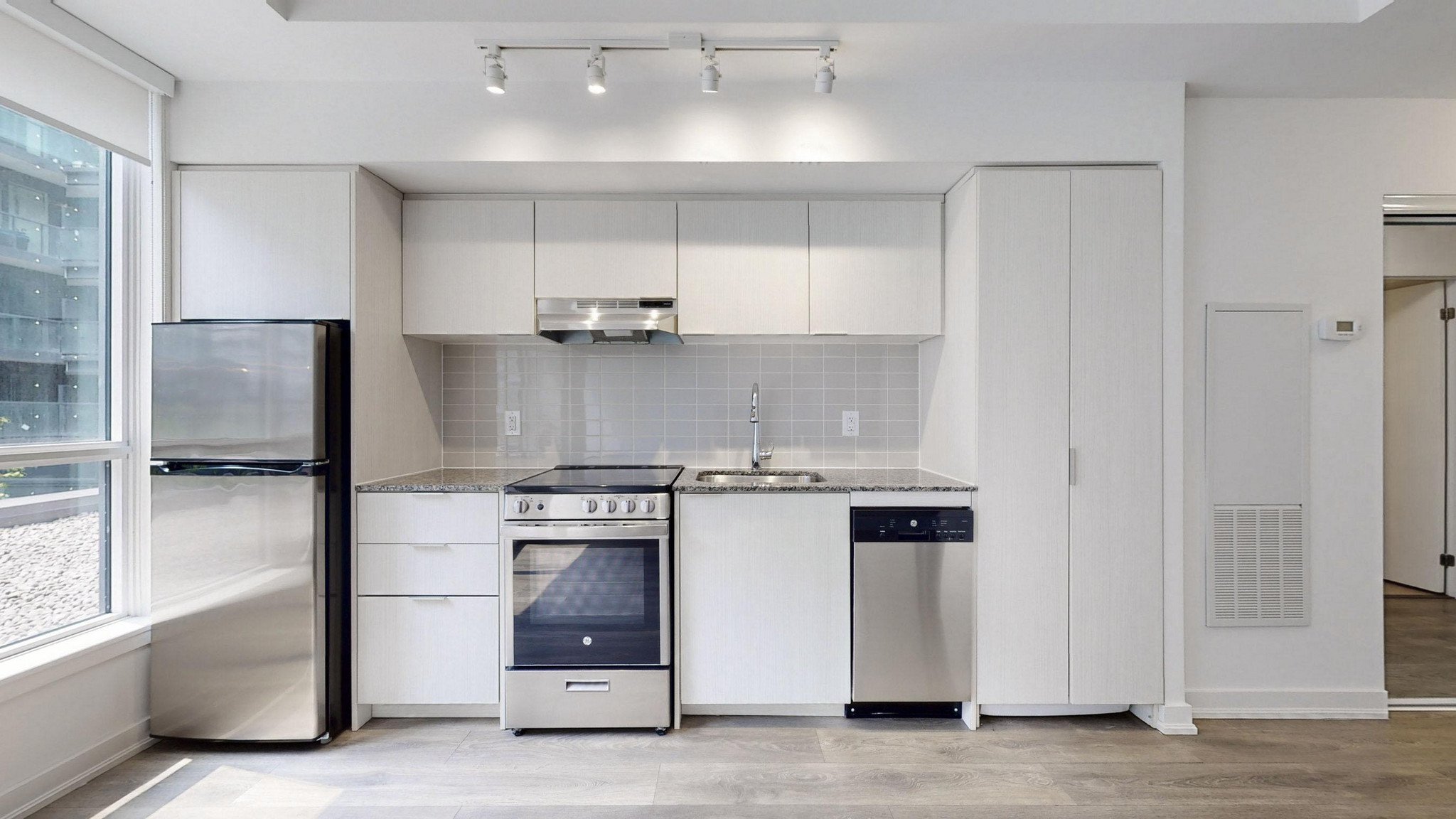 2 Bedroom Apartment for Rent - 31 Phipps St, Toronto, ON 2