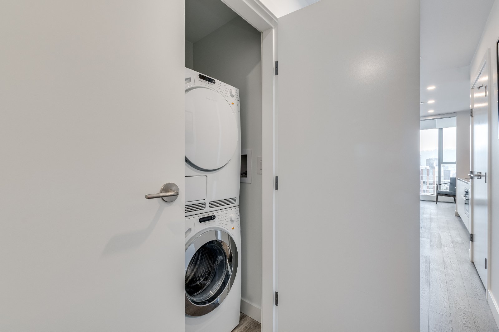 Studio Apartment for Rent - 1480 Howe St, Vancouver, BC 5