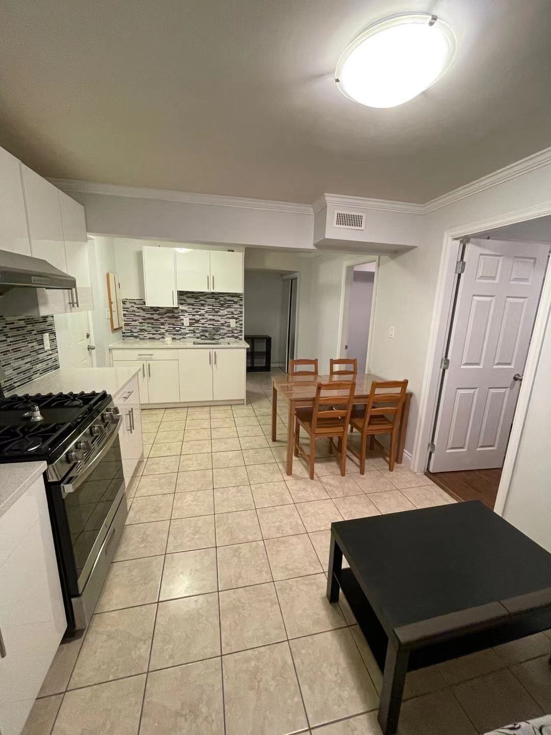 Room in House for Rent - Granville Cres, Richmond, BC 2