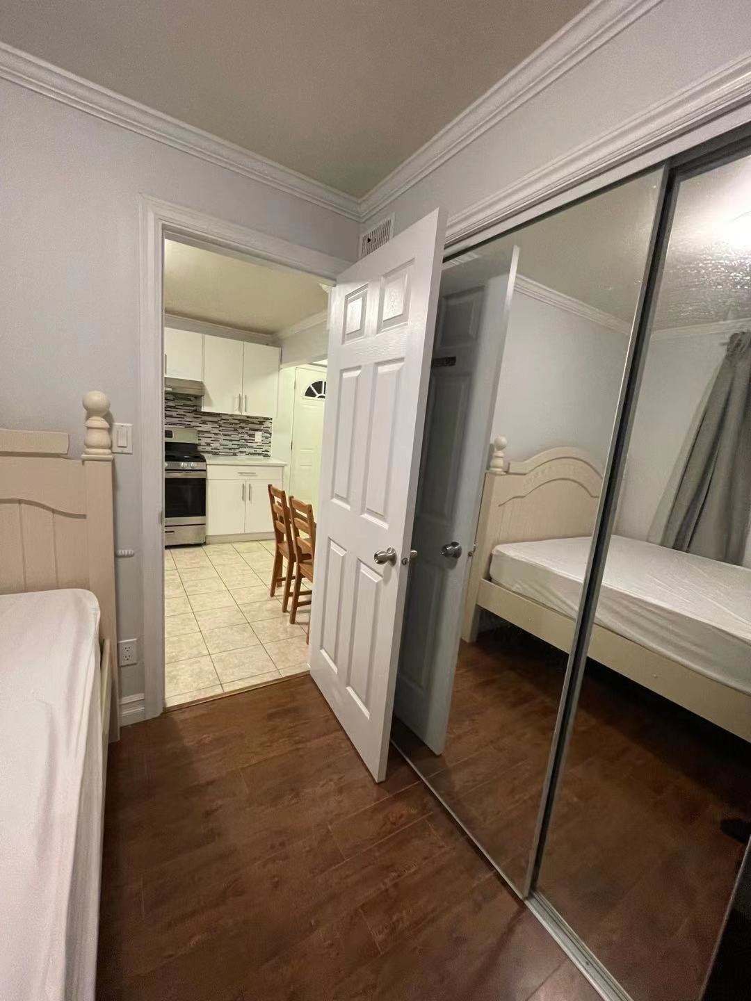 Room in House for Rent - Granville Cres, Richmond, BC 4