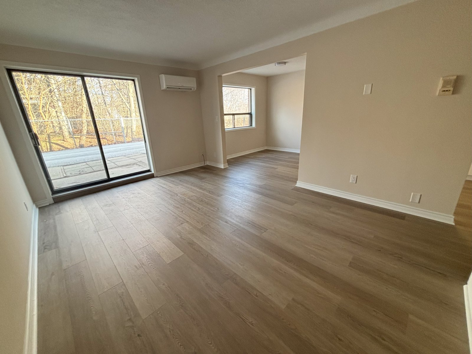 2 Bedroom Townhouse for Rent - 5380 Lakeshore Rd, Burlington, ON 4