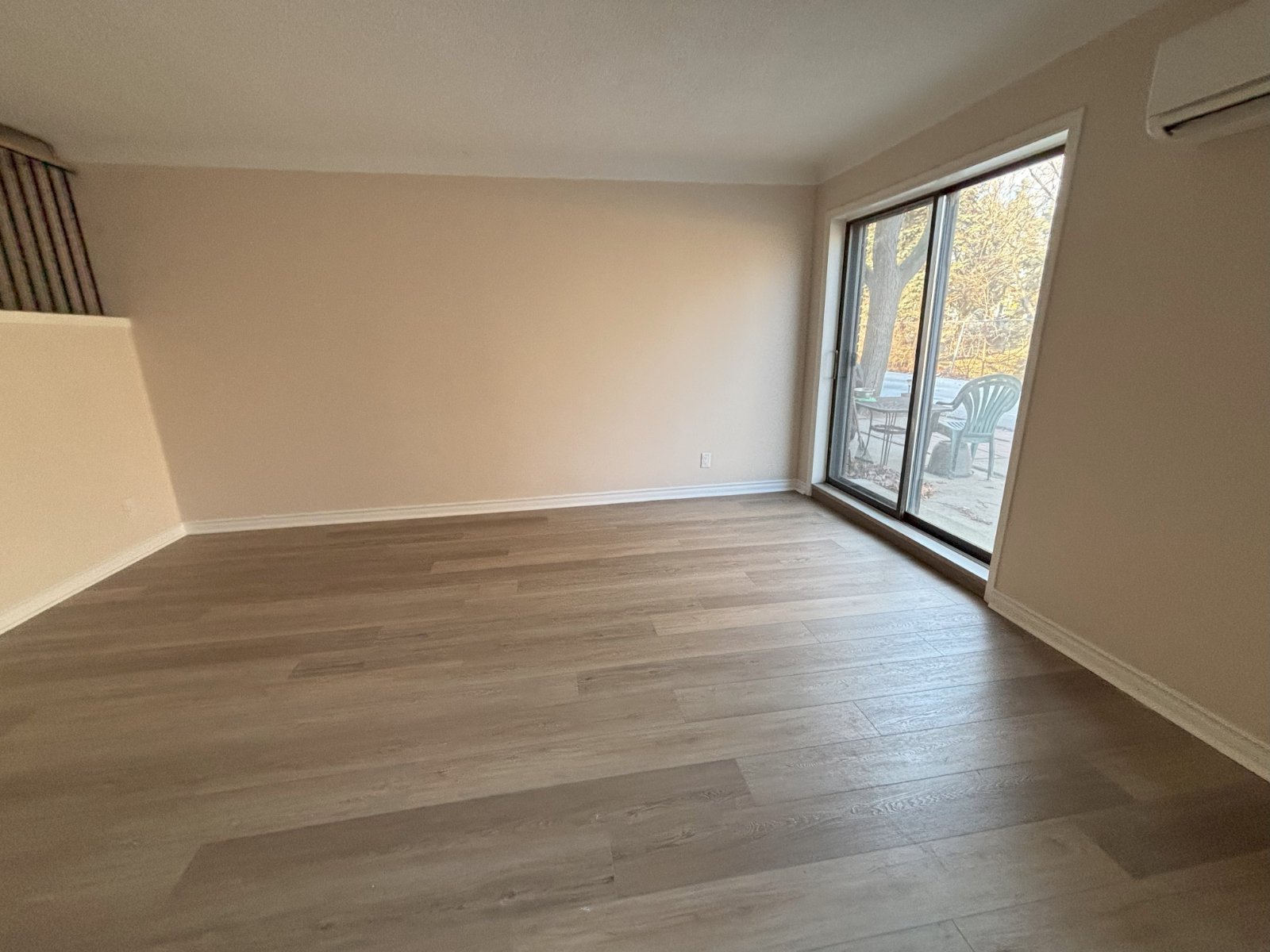 2 Bedroom Townhouse for Rent - 5380 Lakeshore Rd, Burlington, ON 5