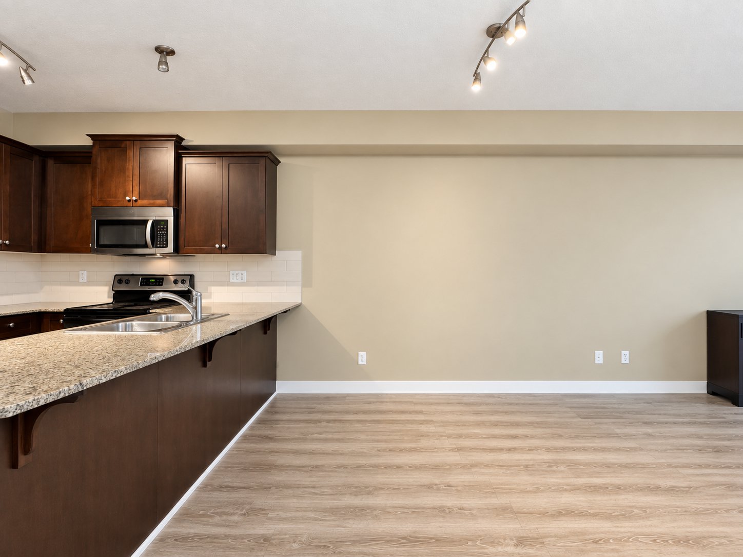 2 Bedroom Apartment for Rent - 17712 57A Ave, Surrey, BC 5