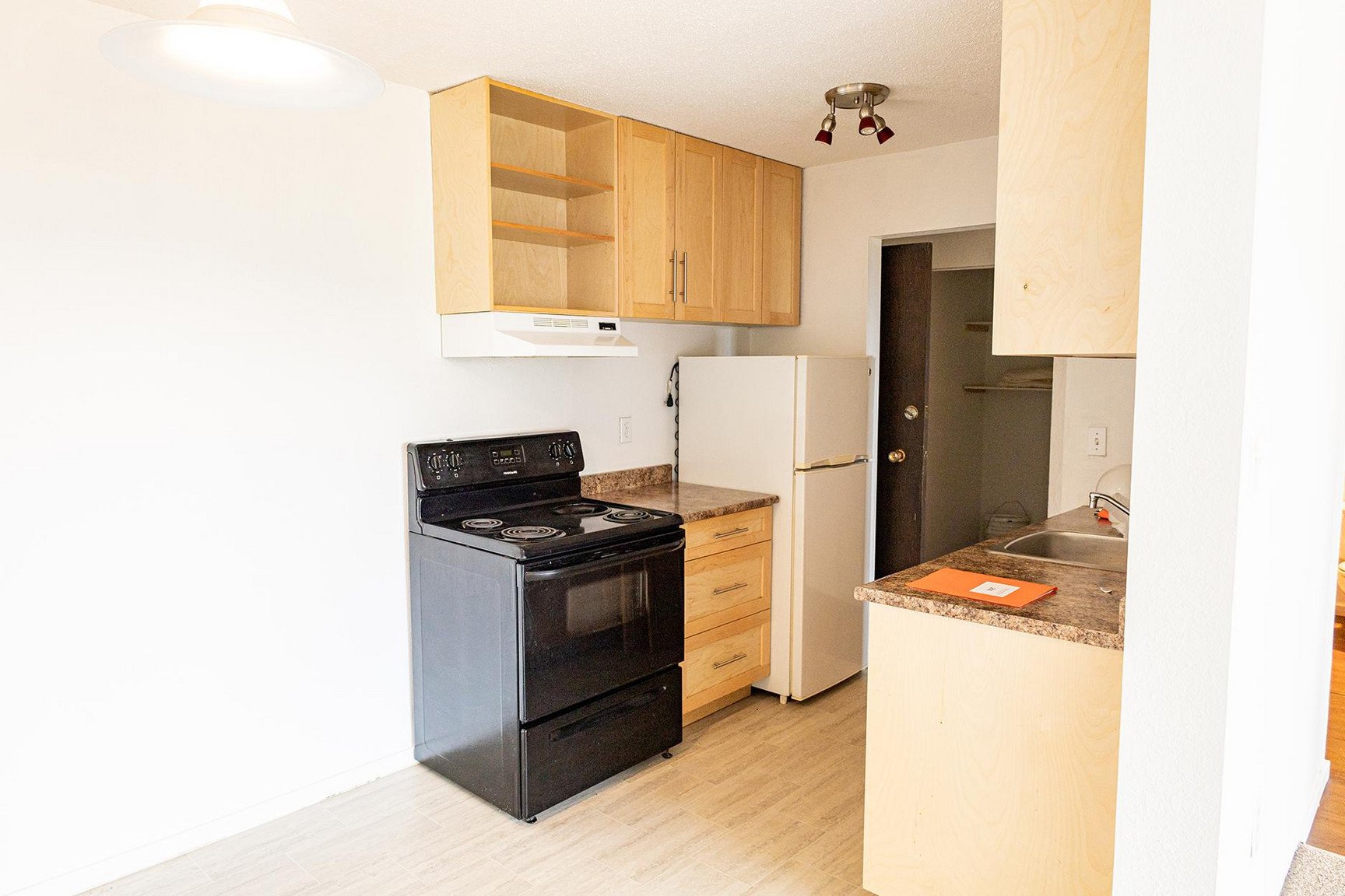 2 Bedroom Apartment for Rent - 1023 Esquimalt Rd, Victoria, BC 5
